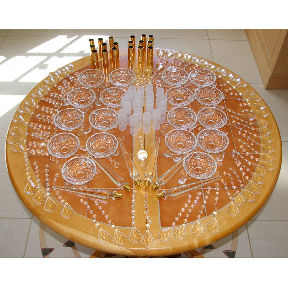 700+ crystal pieces, 18 drip trays and gold lamp
